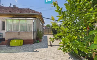 Casă cu 2 corpuri de clădire în Bujac - Poză 11
