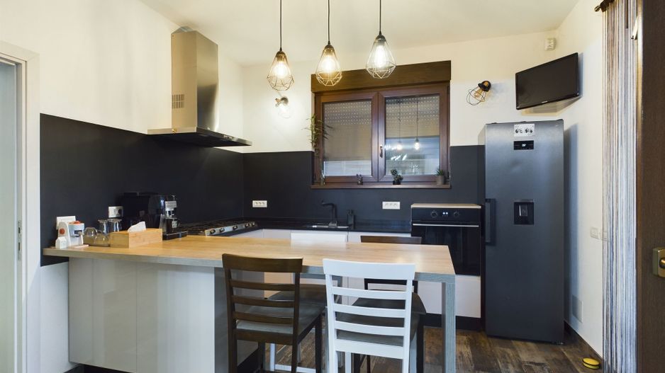 Casă modernă cu piscină încălzită în zona Tivoli - Poză 4