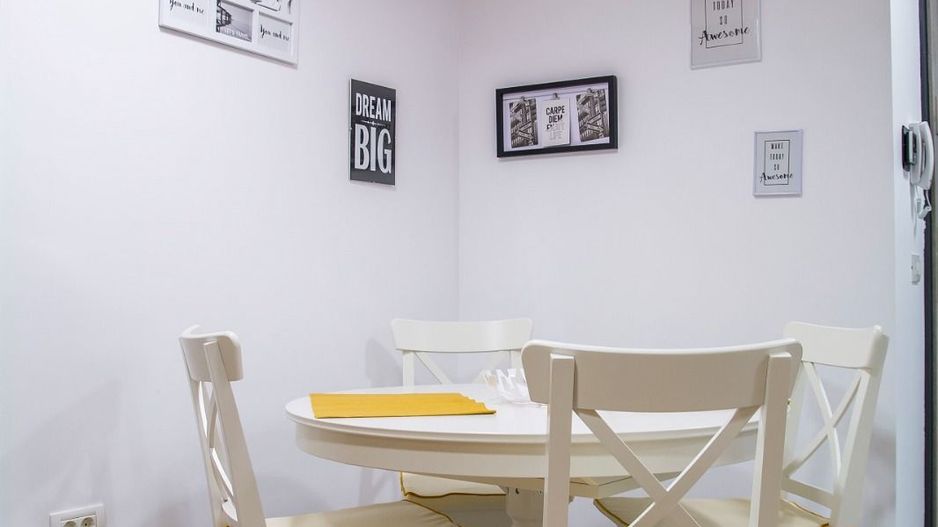 APARTAMENT  CU 3 CAMERE  CU VEDERE SPRE PIATA SF.GHEORGHE - Poză 5