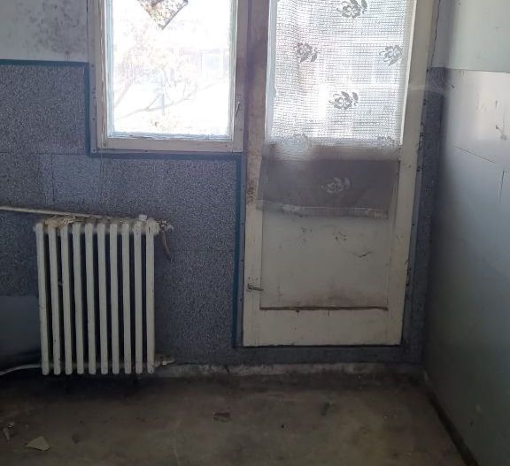 Apartament 2 camere,  etaj 4/4, de renovat, Micro14 - Poză 2
