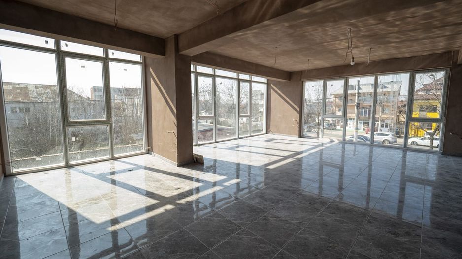 Spațiu comercial de închiriat în Voluntari | Showroom, birouri - Poză 2