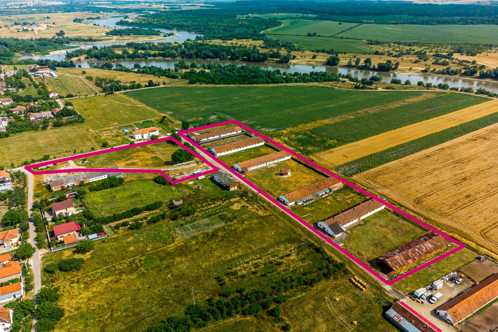 Fermă Mândruloc 2,5 ha - Poză 1