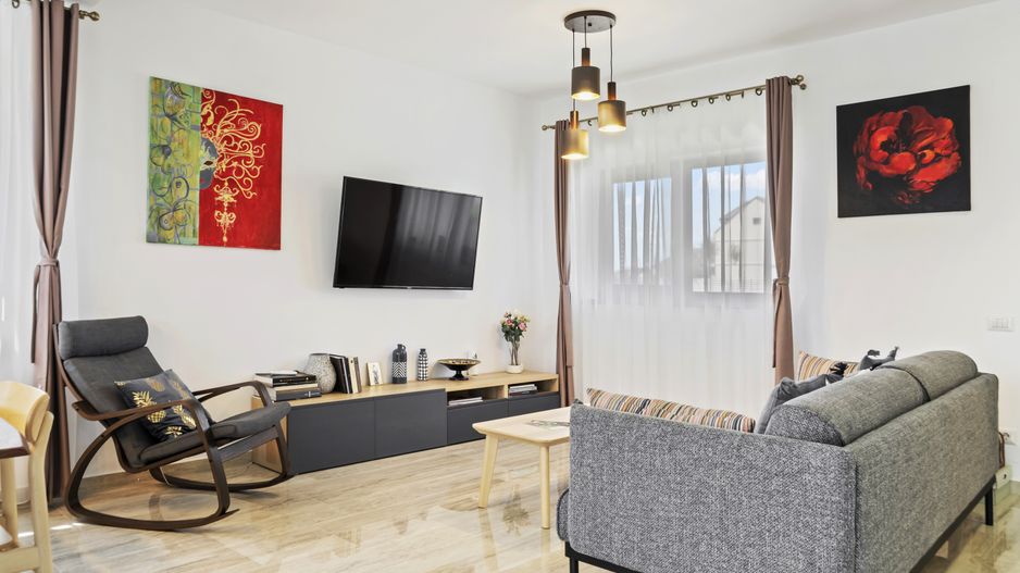 PORUMBESCU RESIDENCE | Vila Green + Renault Clio Evolution E-Tech Hybrid 2024 - Poză 5