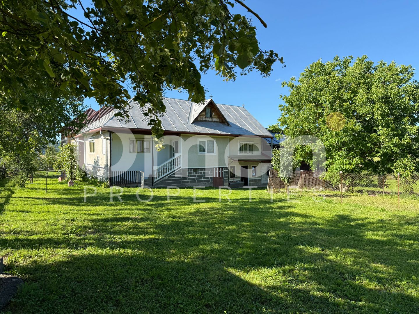 Casă la țară cu șură și grajd, în Vălenii Lăpușului – priveliște panoramică - Poză 1