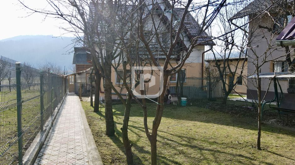 Casă cu teren 400 mp în oraș Gura Humorului - Poză 10