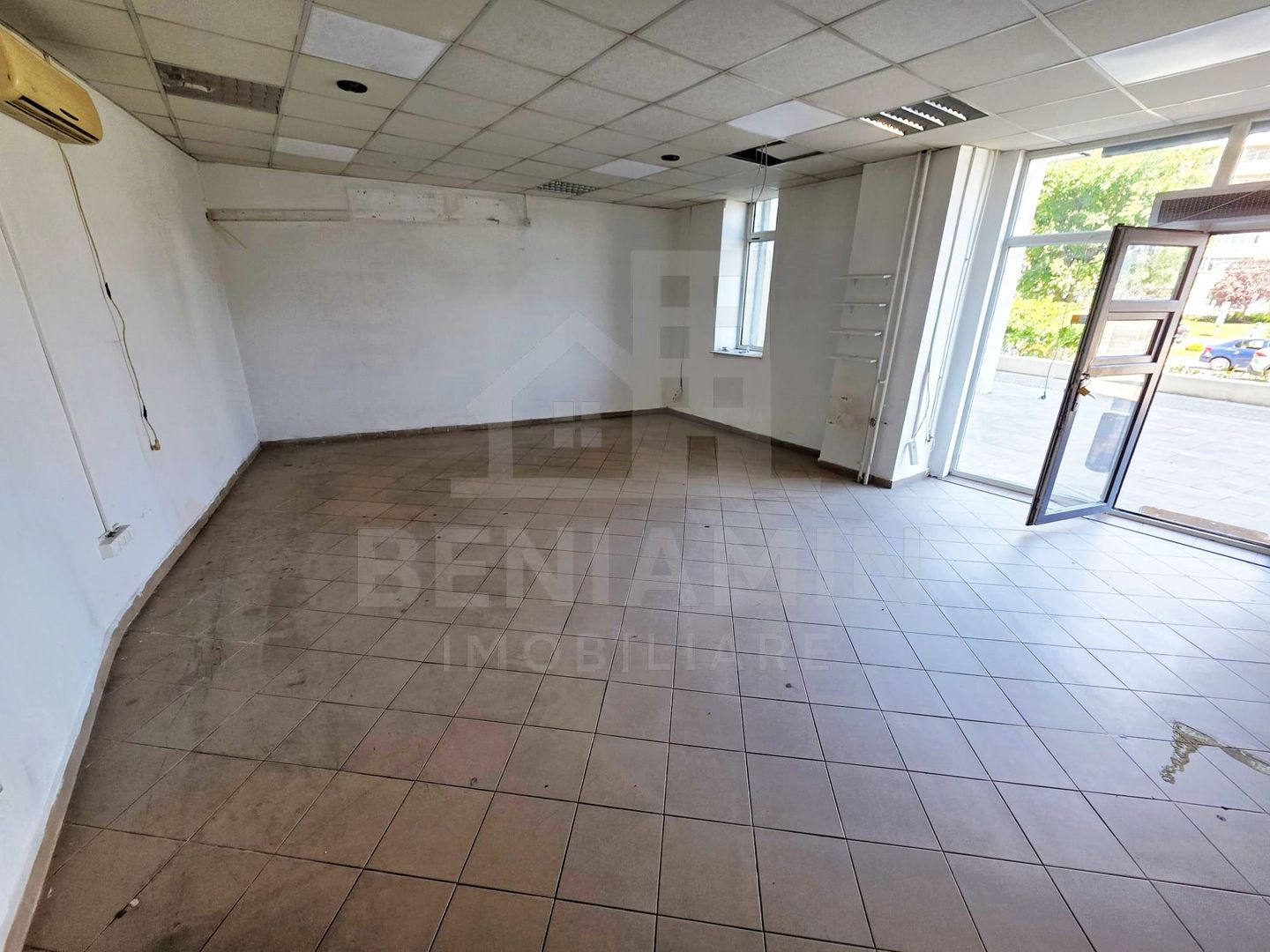 Spatiu Comercial-90mp-Parter-Calea Bucuresti-Disponibil Imediat - Poză 1