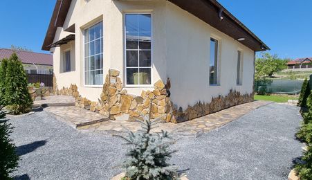 De inchiriat, vila noua - Bariera  Traian - Lacul Brates