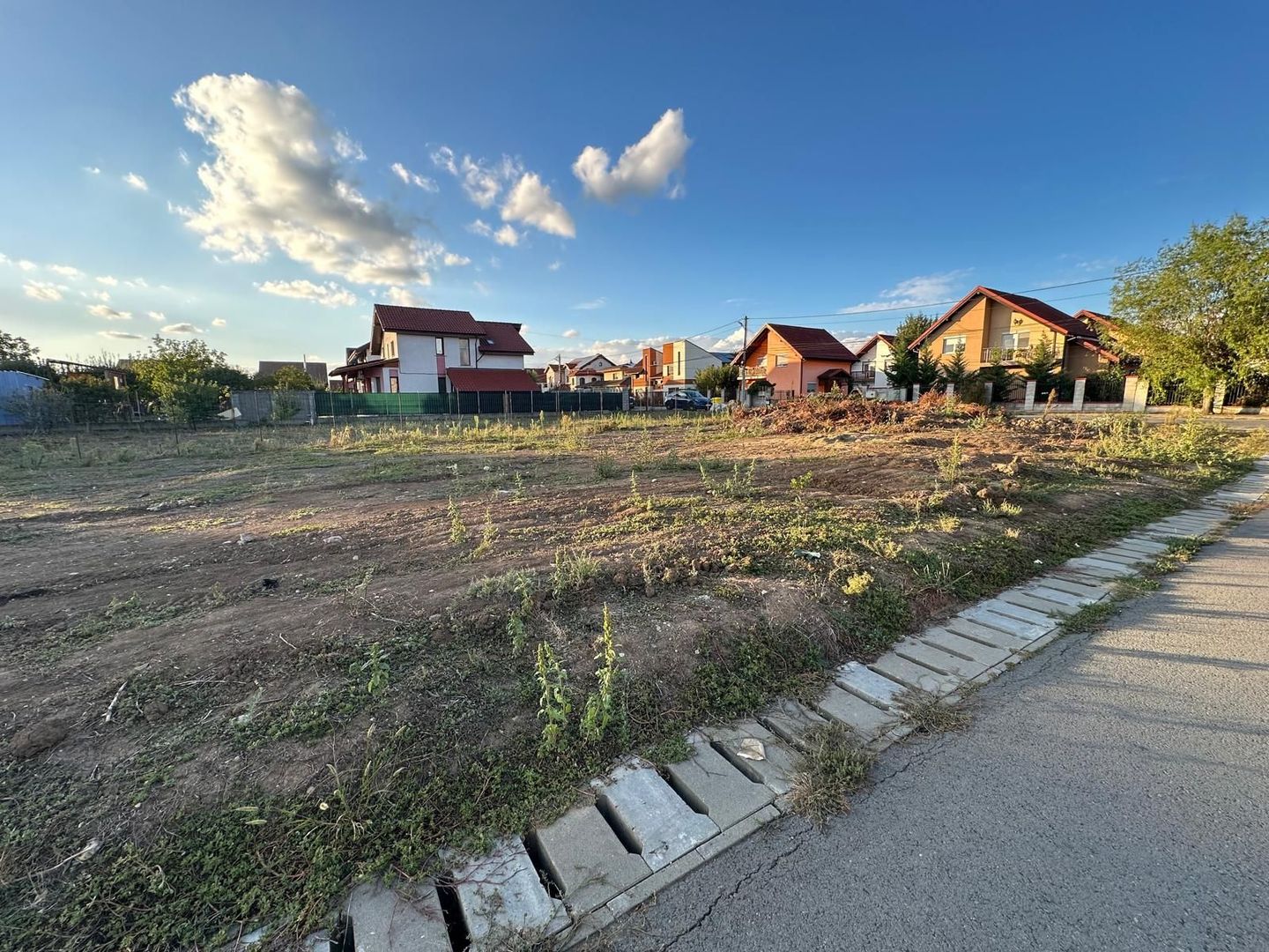 Teren 920 mp cu 2 fronturi - Poză 2