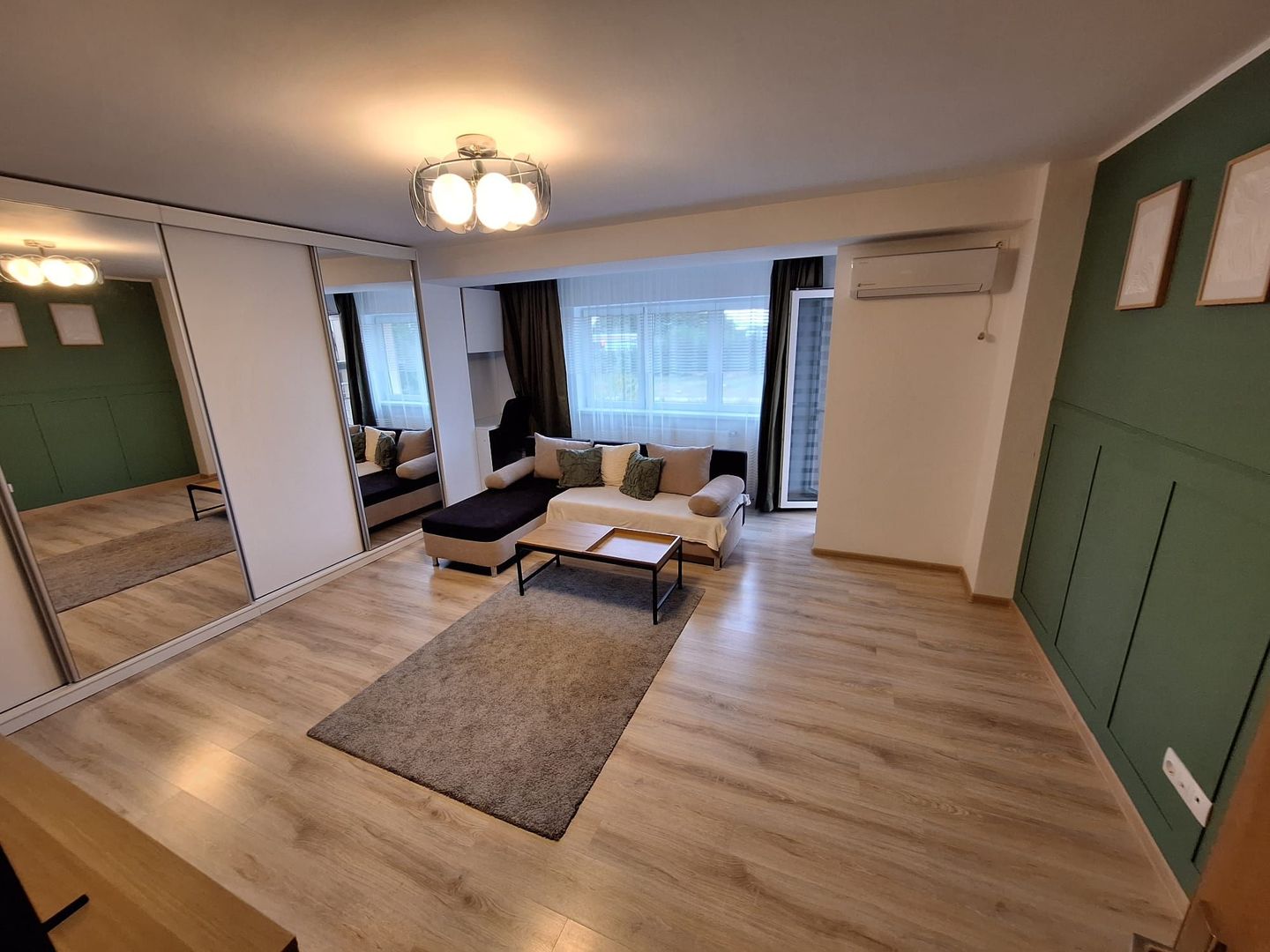 2 camere - DECOMANDAT - Mobilat SI Utilat - Parcare Subterana - Poză 1