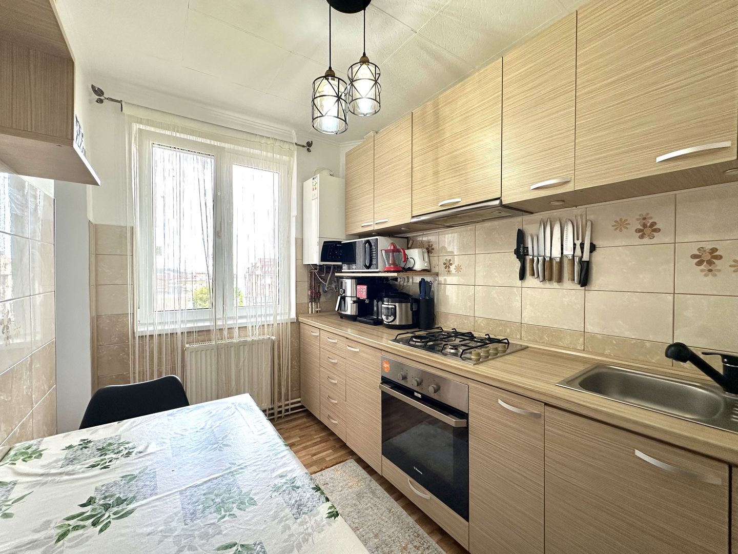 Vânzare apartament 3 camere mobilat,  parcare inclusă , Cartier Noua - Poză 13