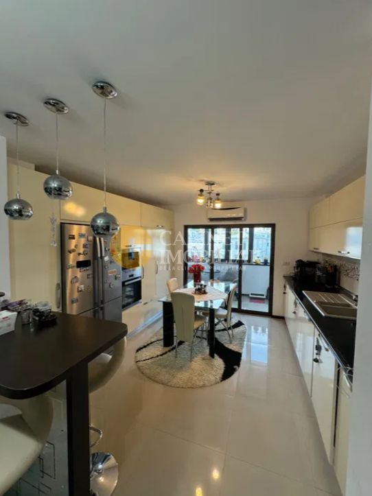 Copou - 4 camere - 107mp - garaj - etaj intermediar - Poză 2