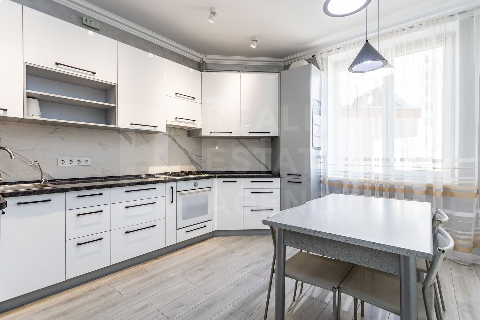 Vânzare, apartament, 2 camere + living, str. Pietrarilor, Telecentru - Poză 1