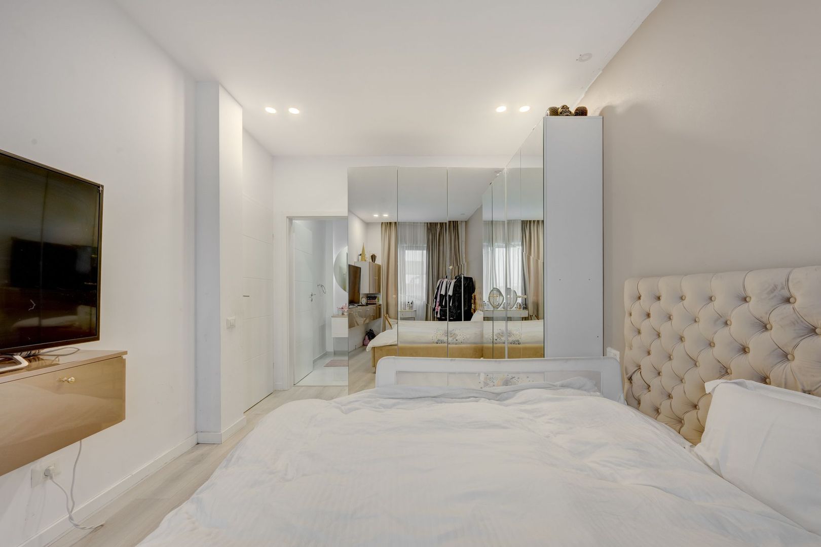 Vila parter mobilata si utilata Tunari - Poză 11