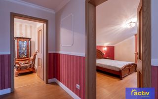 Vilă cu arhitectură aparte, spații generoase și curte intimă | Ovidiu - Poză 16