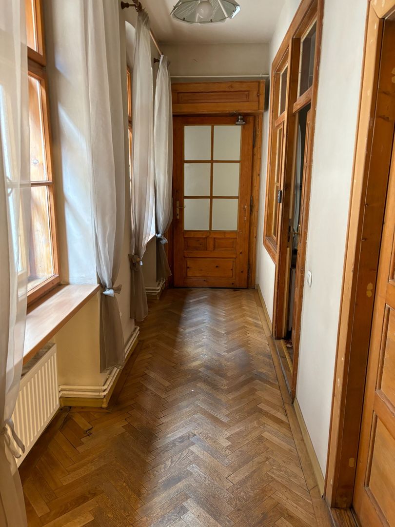 Centru Istoric, Piata Sfatului, 2 camere, 62mp, 158000Euro - Poză 1