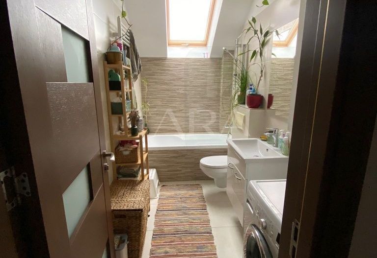 Apartament spațios cu 4 camere, în Baciu. - Poză 8