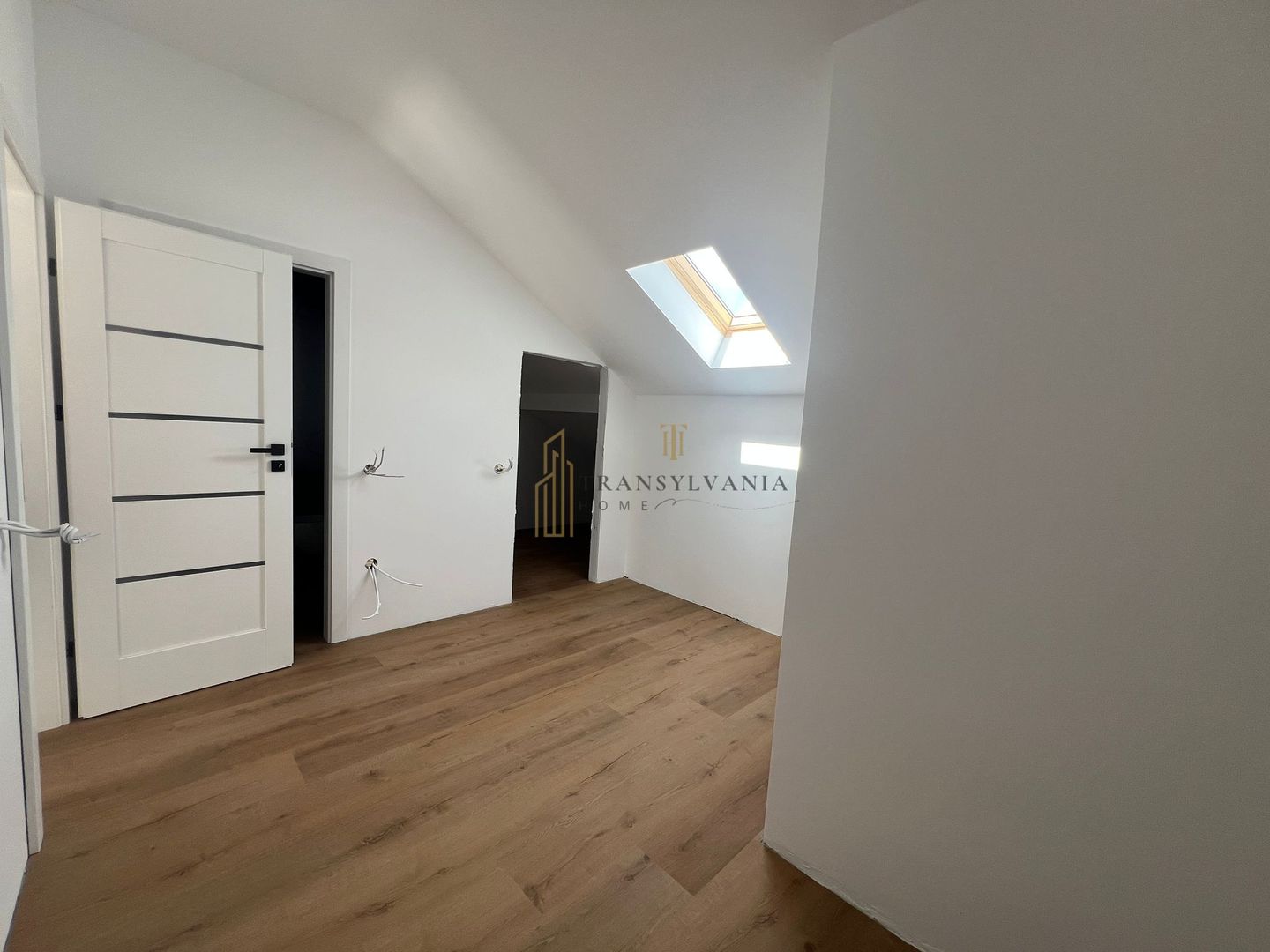 Apartament 4 camere, suprafata generoasa - Poză 10