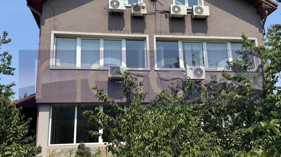 DE VÂNZARE VILĂ | OPORTUNITATE DE INVESTIȚIE | PRETABILĂ CENTRU BĂTRÂNI - Poză 1