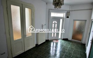 Casă 5 camere, 3 bai,2 bucătării, 200 mp utili, 370 mp teren - Poză 10