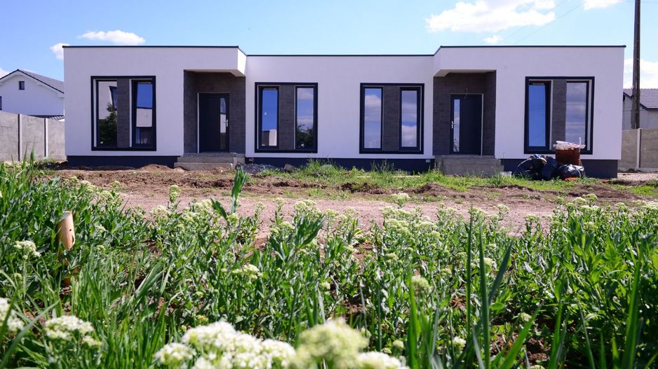 Sanandrei, Duplex pe PArter , 3 Dormitoare, 2 bai, Dresing, Perete Dublu - Poză 1