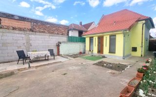 CASĂ DE VÂNZARE ÎN SIBIU, SINGUR ÎN CURTE, 4 CAMERE, 2 BĂI, RENOVATĂ - Poză 2