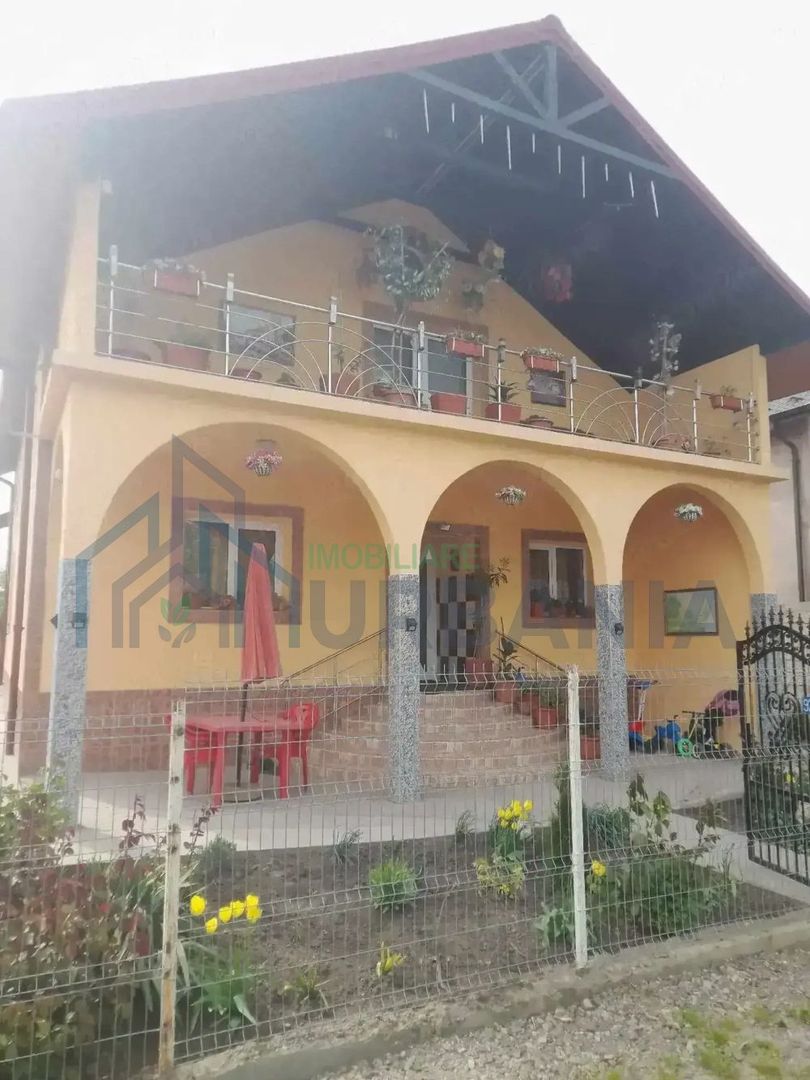 Vând casă în centru Loc Belcesti jud Iași - Poză 1