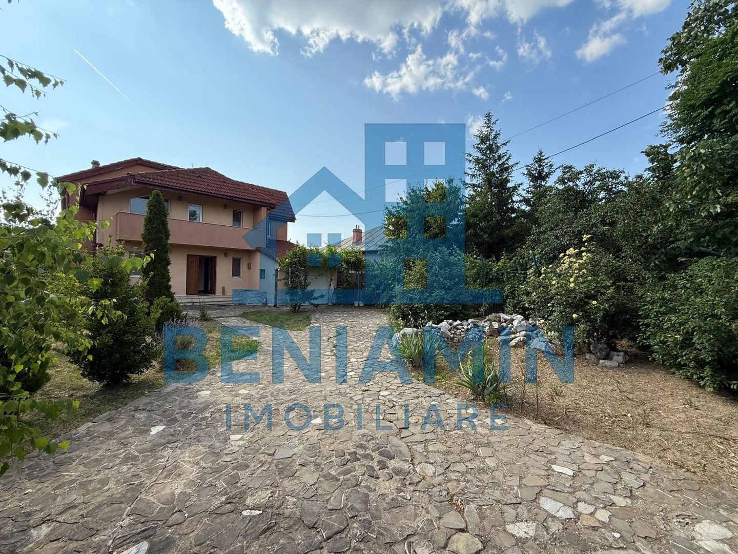 Casa P+M 224mp si teren 1000mp-Romanesti pe principala-2014-Libera - Poză 1