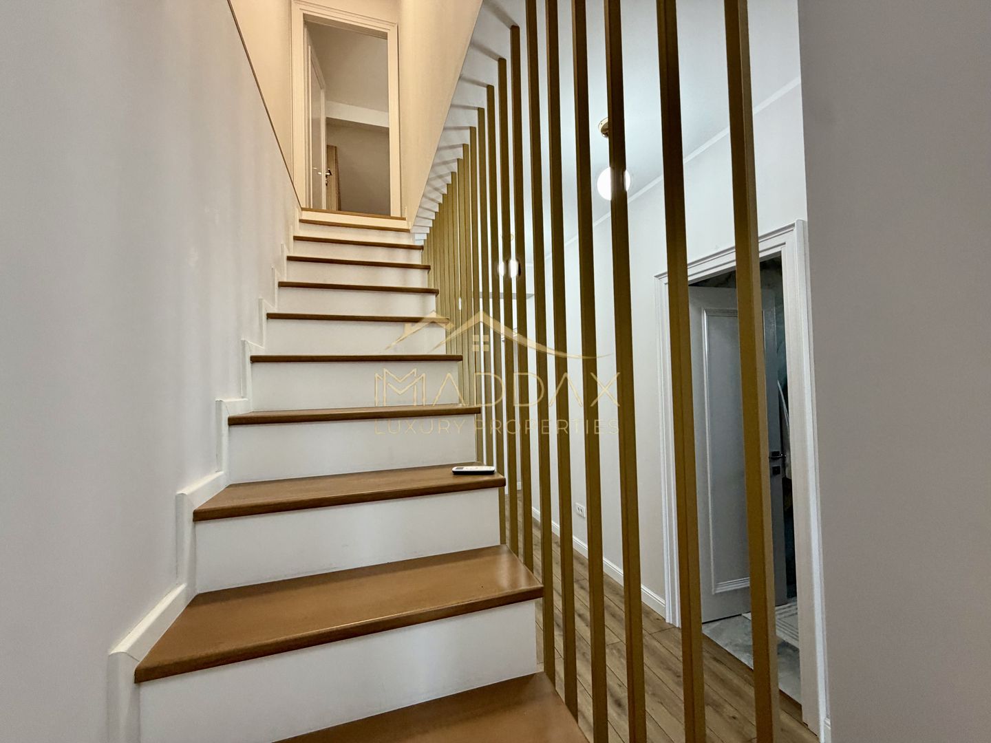 Vil de tip Duplex *P+1E+M* | 176 mp utili | mobilată complet | Chitila - Poză 29