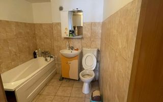 🏡 Casă la curte P+M – Sector 5 cu beci si garaj - Poză 3