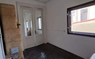 Se vinde etajul 1 si mansarda | Vile interbelica | 13 Septembrie - Poză 27