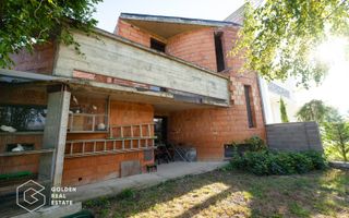 1/2 Duplex avangardist, la rosu, in Mosnita Noua - Poză 2