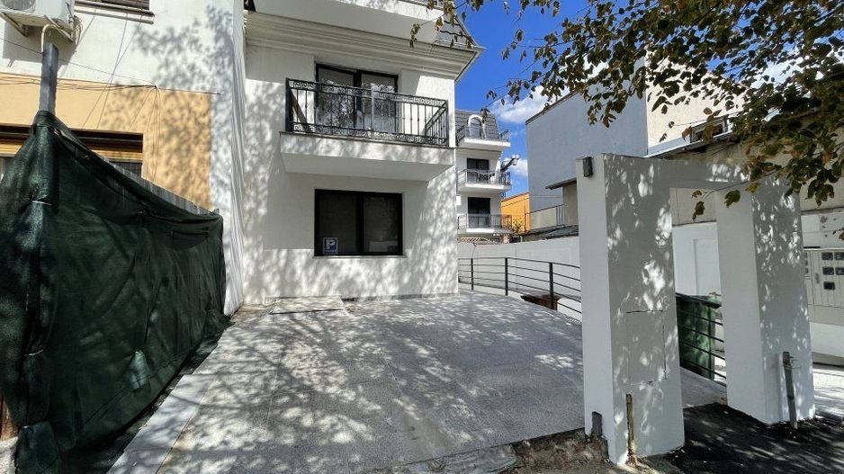 Duplex 3 camere amenajat birou/showroom, cu parcare inclusa - Poză 16