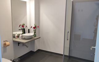 Pensiune 600 mp an 2023 si casa 130 mp teren 4600 mp zona V. Avrigului - Poză 9