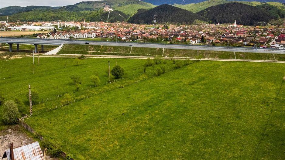 Teren intravilan, pe 2.623mp, zona de case, Rasnov, Brasov - Poză 2