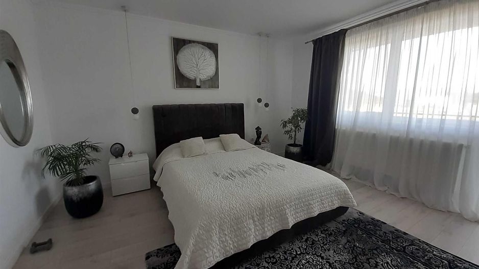Casa la asfalt,  zona centrala, constructie 2011, renovata - Poză 7