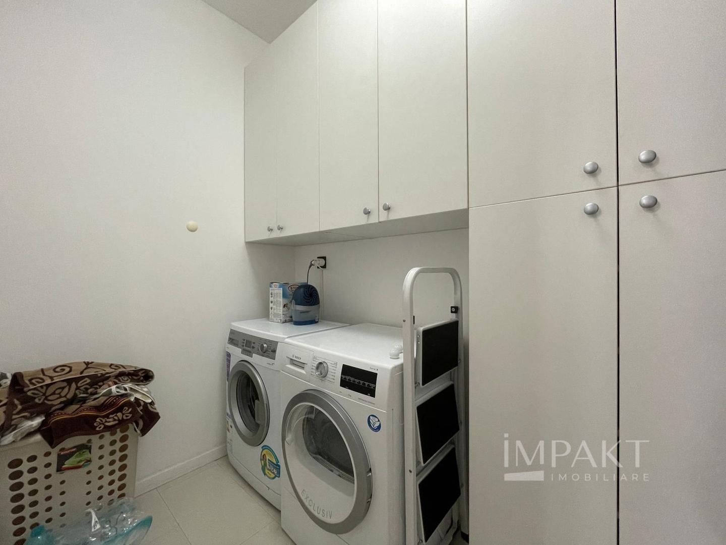 Apartament lux,  prima inchiriere-  4 camere + 2 locuri parcare - Poză 16