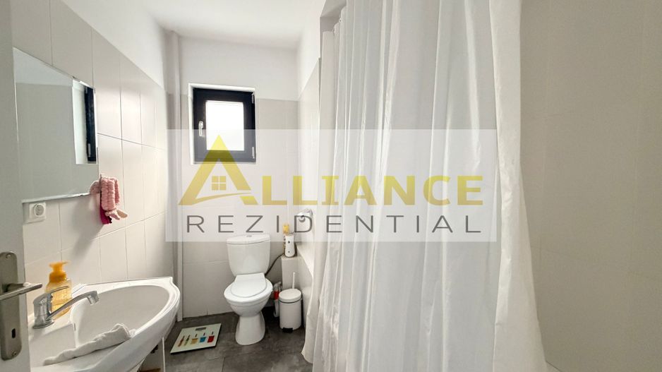 Vila 4 Camere | La 100 m de Blv. - Poză 1