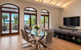 SNAGOV VILA | 36m DESCHIDERE LA LAC | PONTON 250mp | JACUZZI | SPA | BOWLING - Poză 2