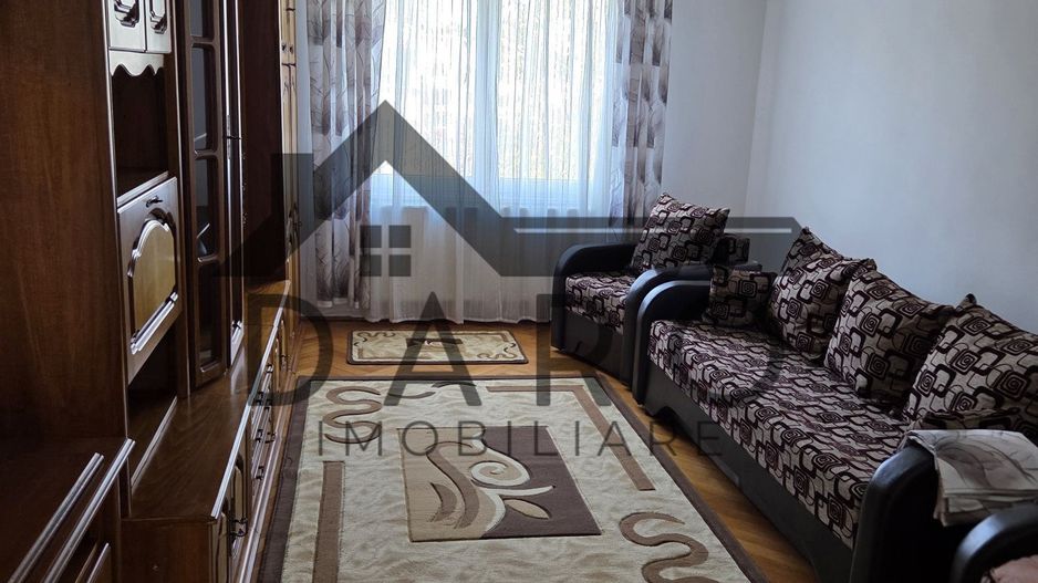 Închiriez apartament cu 3camere - Poză 1