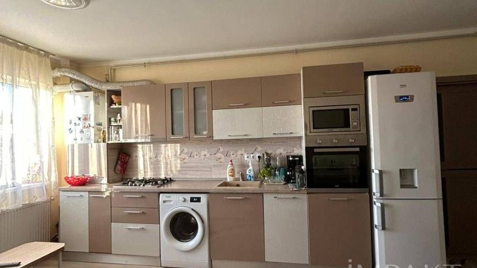 Apartament de vanzare cu 3 camere,parcare inclusă , zona Baciu - Poză 3