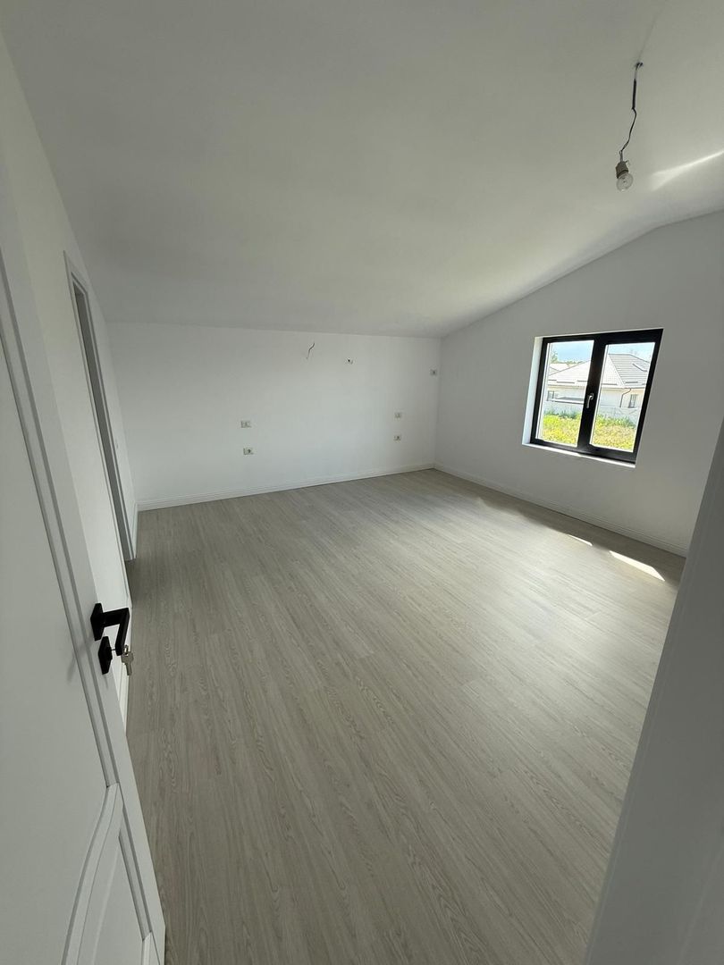 CASA TINERETULUI 4 CAMERE, INCALZIRE PARDOSEALA, NOU, COMISION 0% - Poză 8