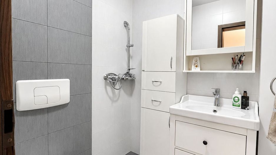 Vila cu 6 camere 4 bai, zona Spitalul Judetean, cu spa, garaj, beci - Poză 15