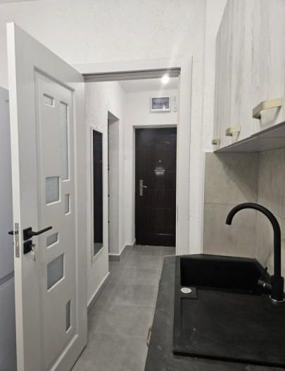 APARTAMENT RENOVAT SI MOBILAT ZONA PAJURA - Poză 1