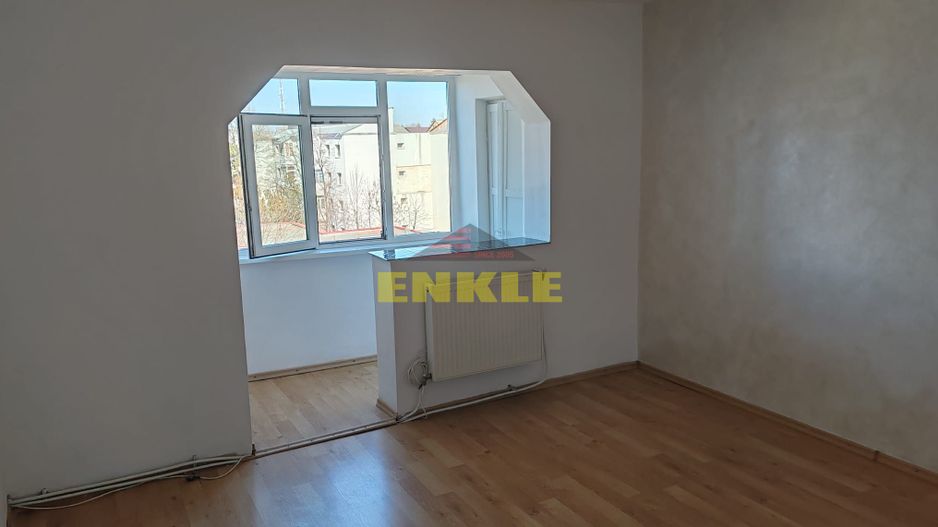 De vanzare apartament cu 3 camere, zona Aleea Nucului - Poză 3