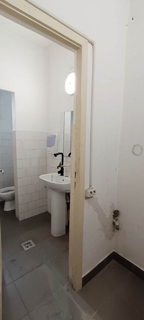 Proprietate cu 2 hale si casa la inchiriat,teren 1350mp - Poză 9
