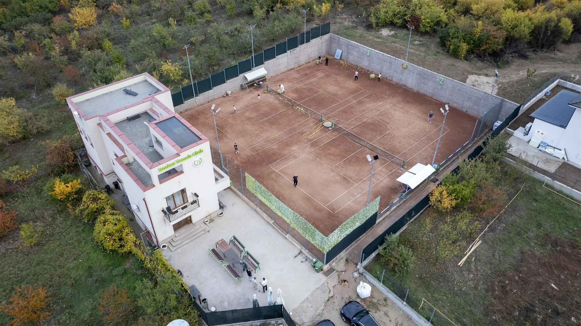 Baza de tenis si constructie moderna - Poză 22