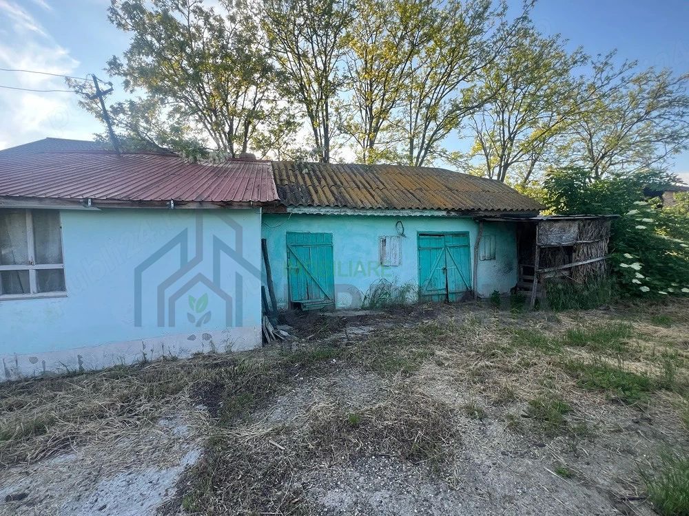 Casă și teren în comuna Târgu Frumos, zona Târgu Frumos, județul Iași - Poză 4