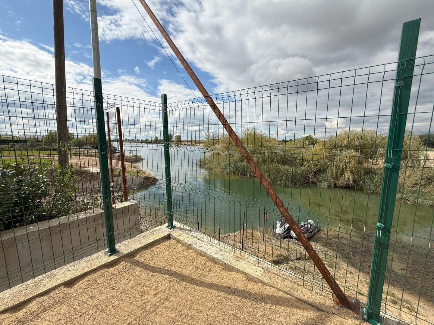 Vila de vanzare in APA-NORD  cu 2 Piscine/Zona de Relaxare/Acces lac - Poză 23