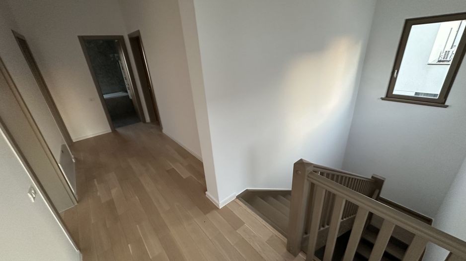 Casa cu 4 camere - Dumbravita - Poză 23