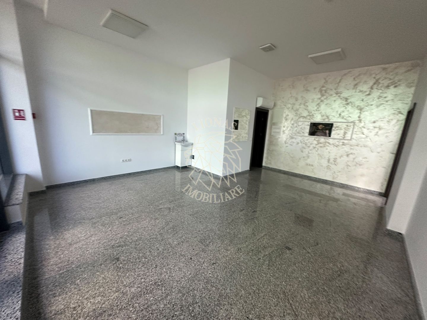 Spatiu Comercial Modern 2 camere 52 mp-parter-Calea Moldovei - Poză 1